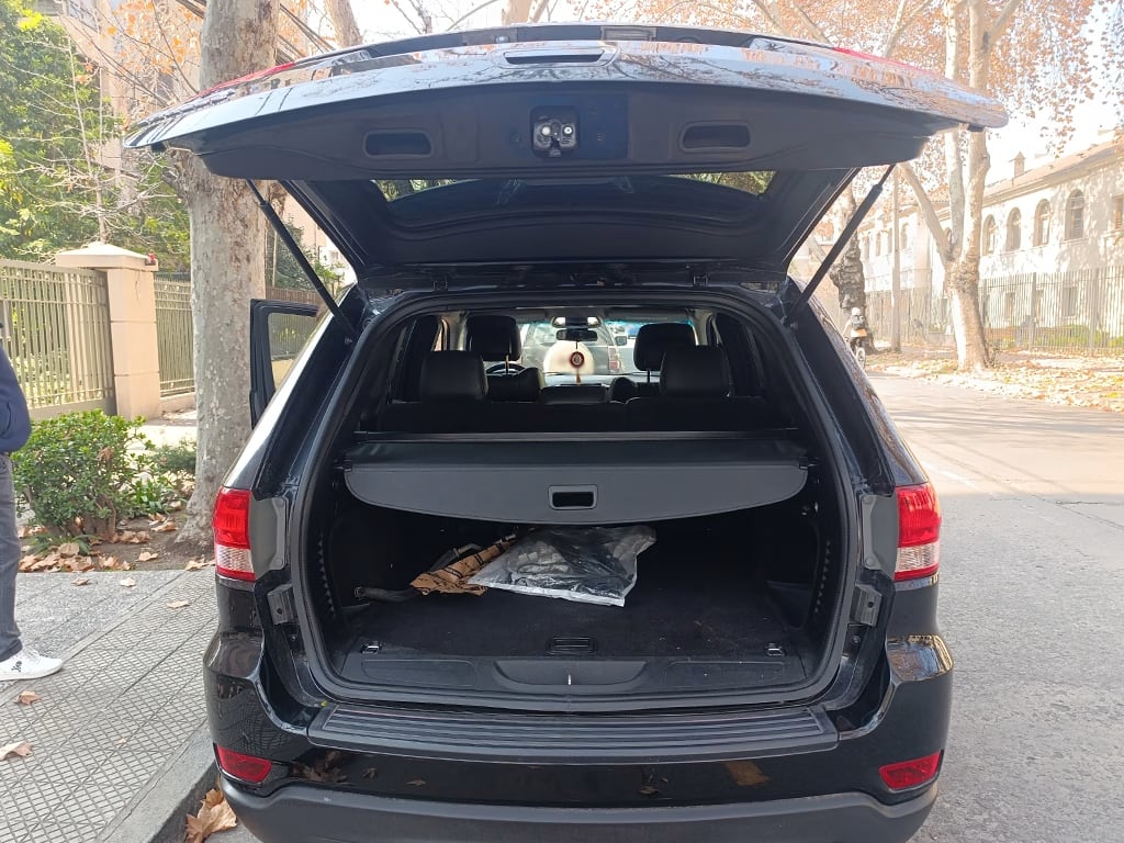 Jeep Grand Cherokee Laredo 4x4 año 2012