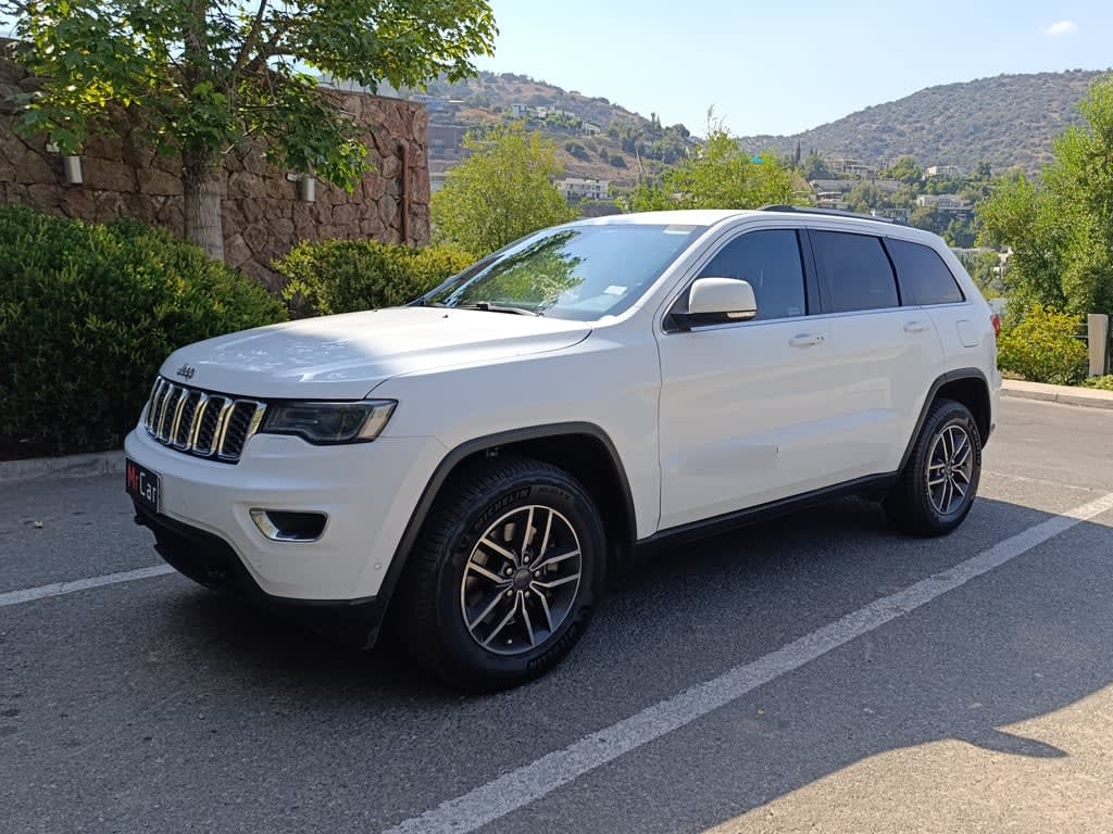 Jeep Grand Cherokee Laredo 4x4 año 2019
