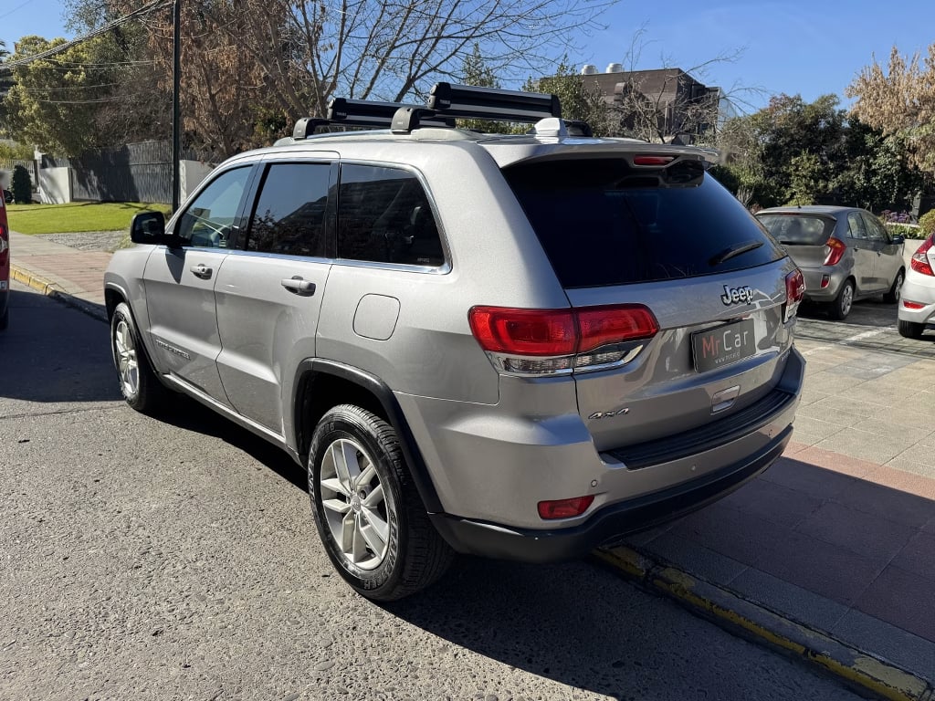 Jeep Grand Cherokee Laredo 4x4 año 2018