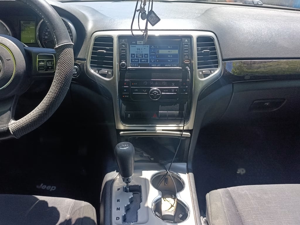 Jeep Grand Cherokee Laredo 4x4 año 2012