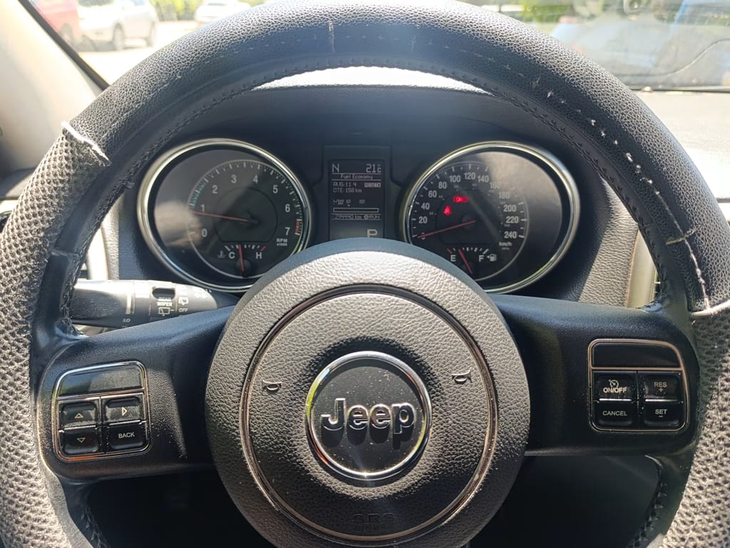 Jeep Grand Cherokee Laredo 4x4 año 2012