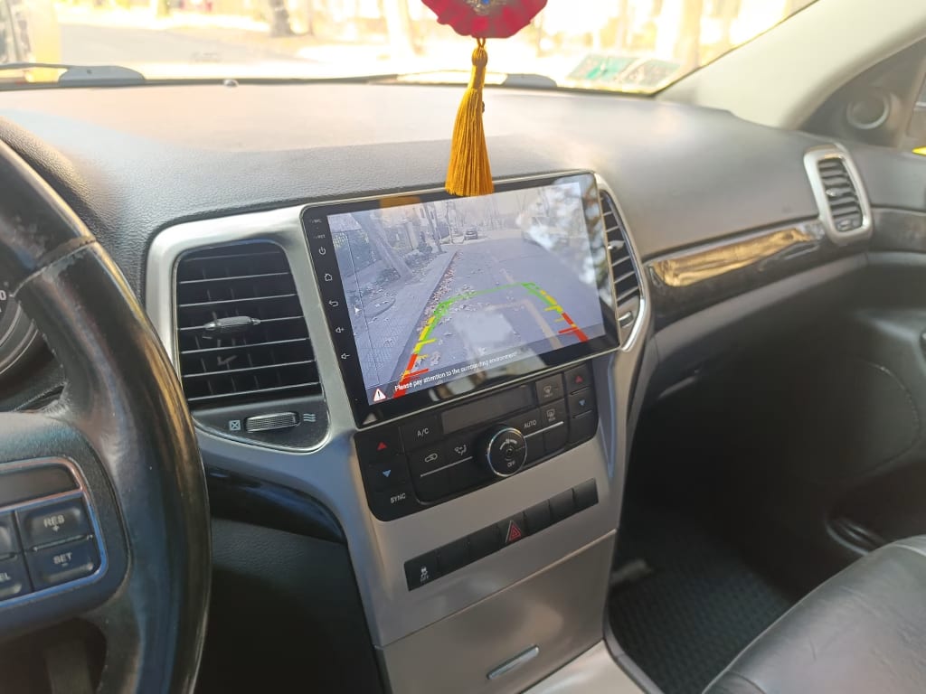 Jeep Grand Cherokee Laredo 4x4 año 2012