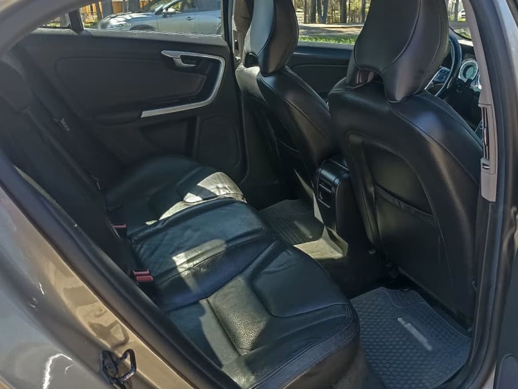 Volvo S60 T6 Plus año 2011