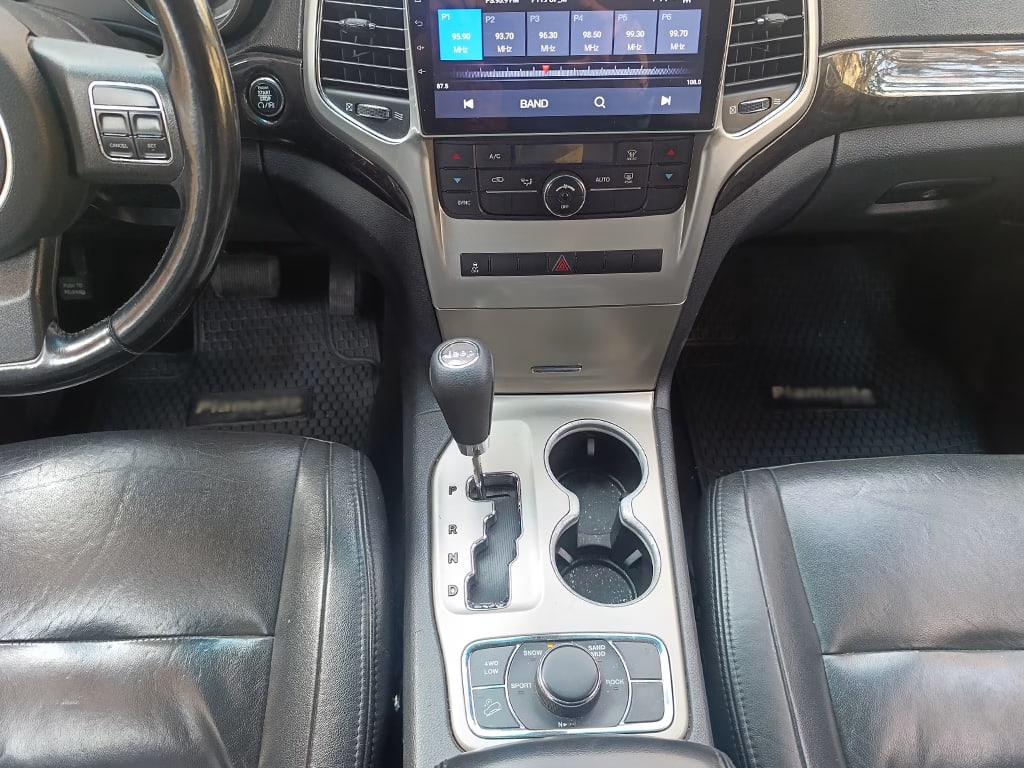Jeep Grand Cherokee Laredo 4x4 año 2012