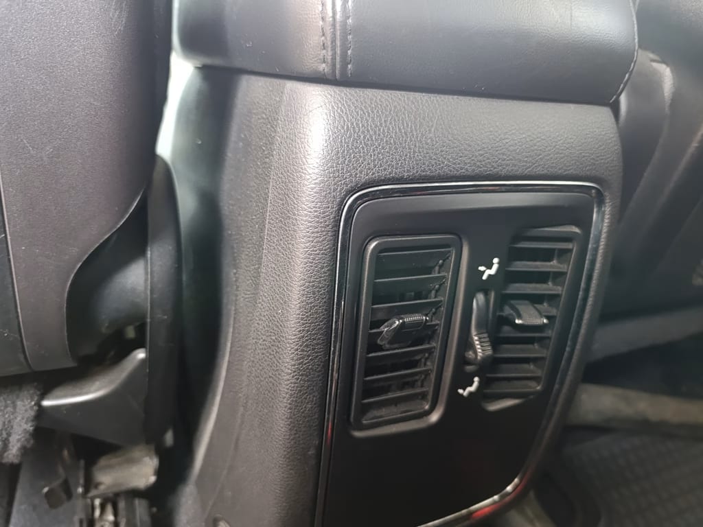 Jeep Grand Cherokee Laredo 4x4 año 2012