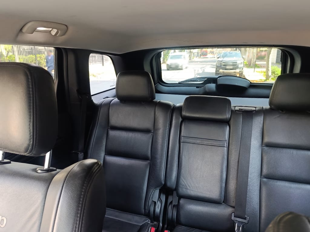 Jeep Grand Cherokee Laredo 4x4 año 2012