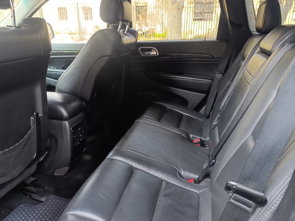 Jeep Grand Cherokee Laredo 4x4 año 2012