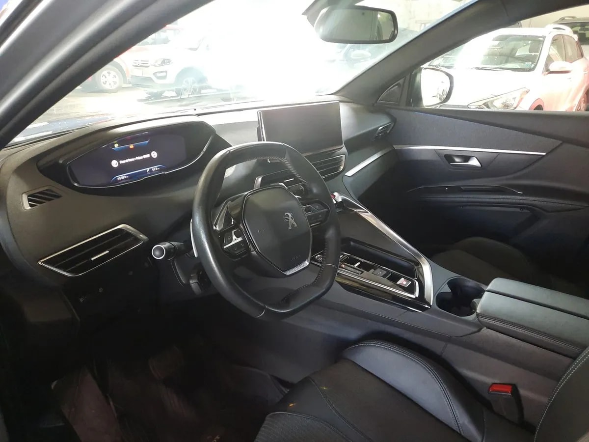 Peugeot 3008 1.5 Allure Pack Bluehdi 130 4x2 Eat8 5p año 2024