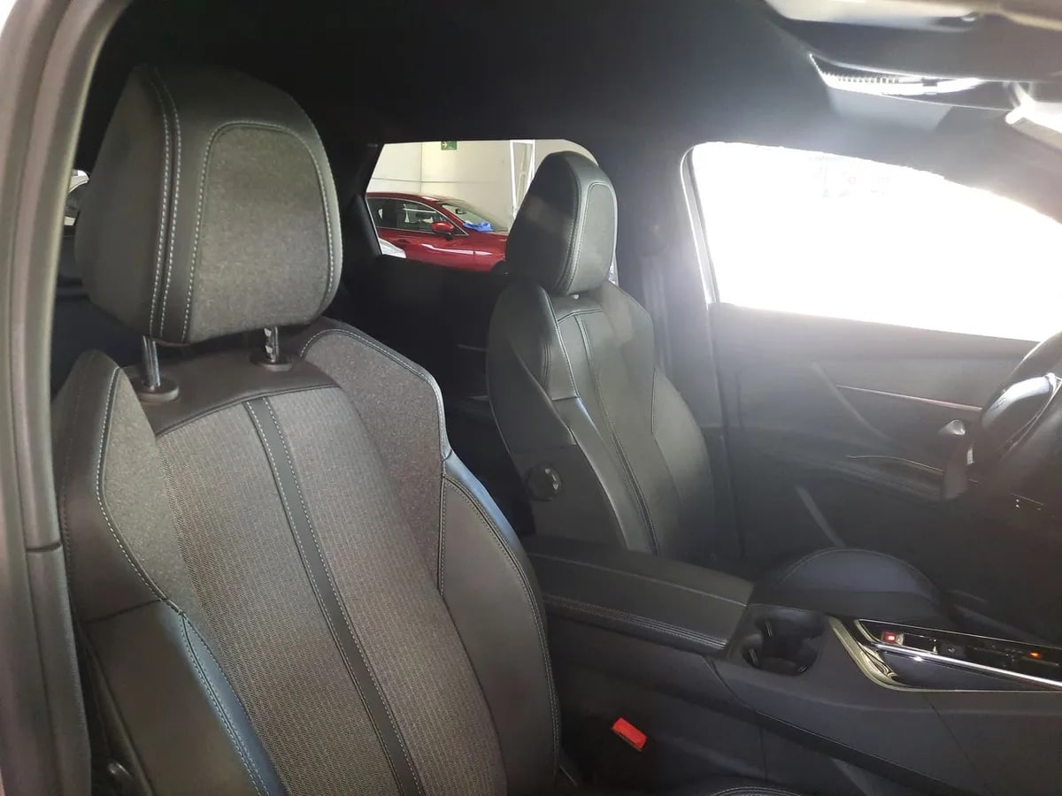 Peugeot 3008 1.5 Allure Pack Bluehdi 130 4x2 Eat8 5p año 2024