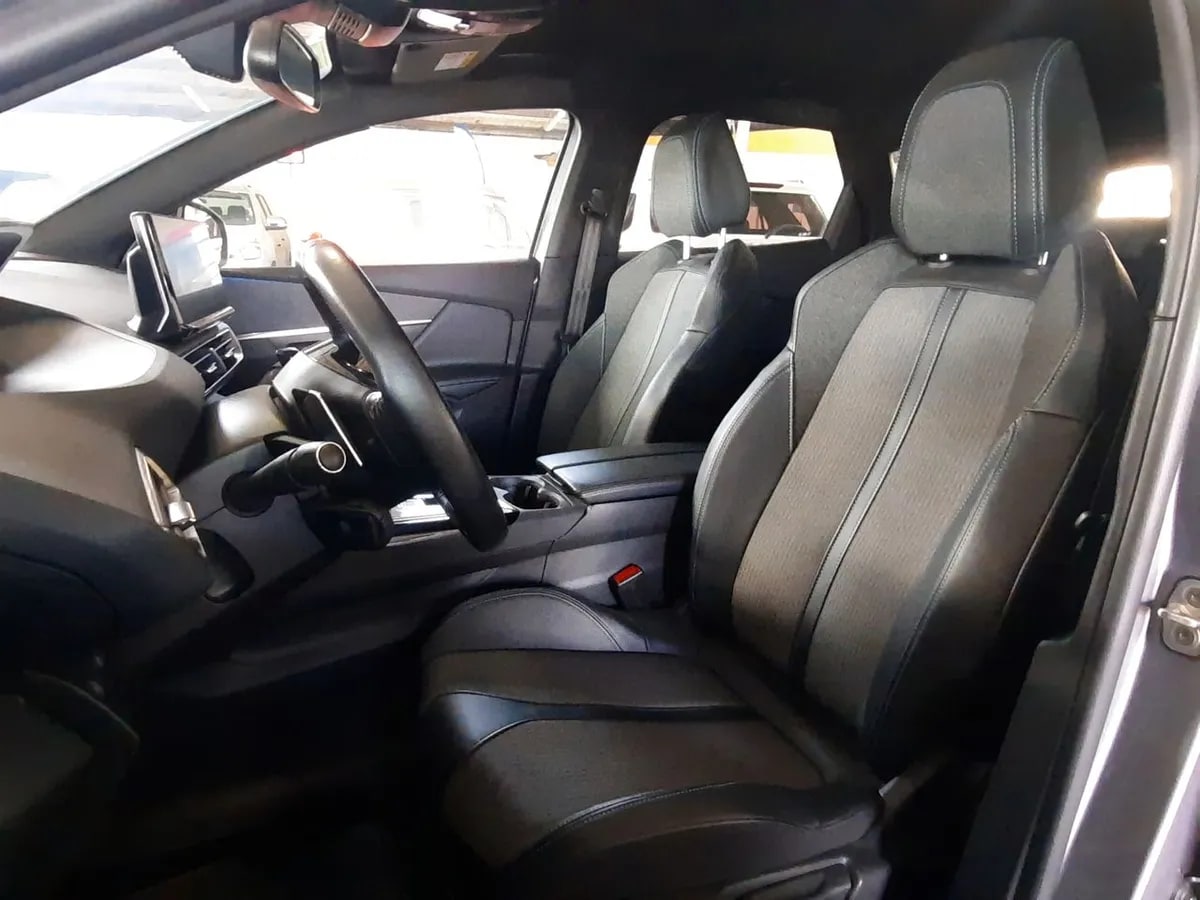 Peugeot 3008 1.5 Allure Pack Bluehdi 130 4x2 Eat8 5p año 2024