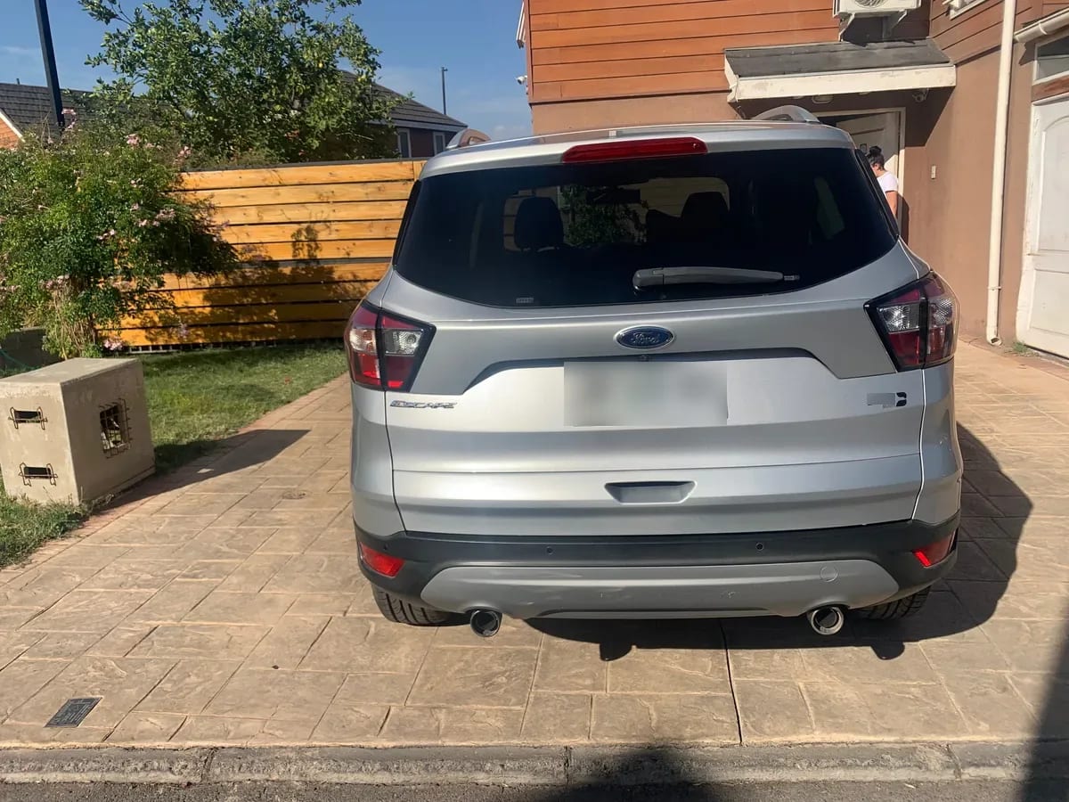 FORD ESCAPE 2.5 S At 4x2 año 2017