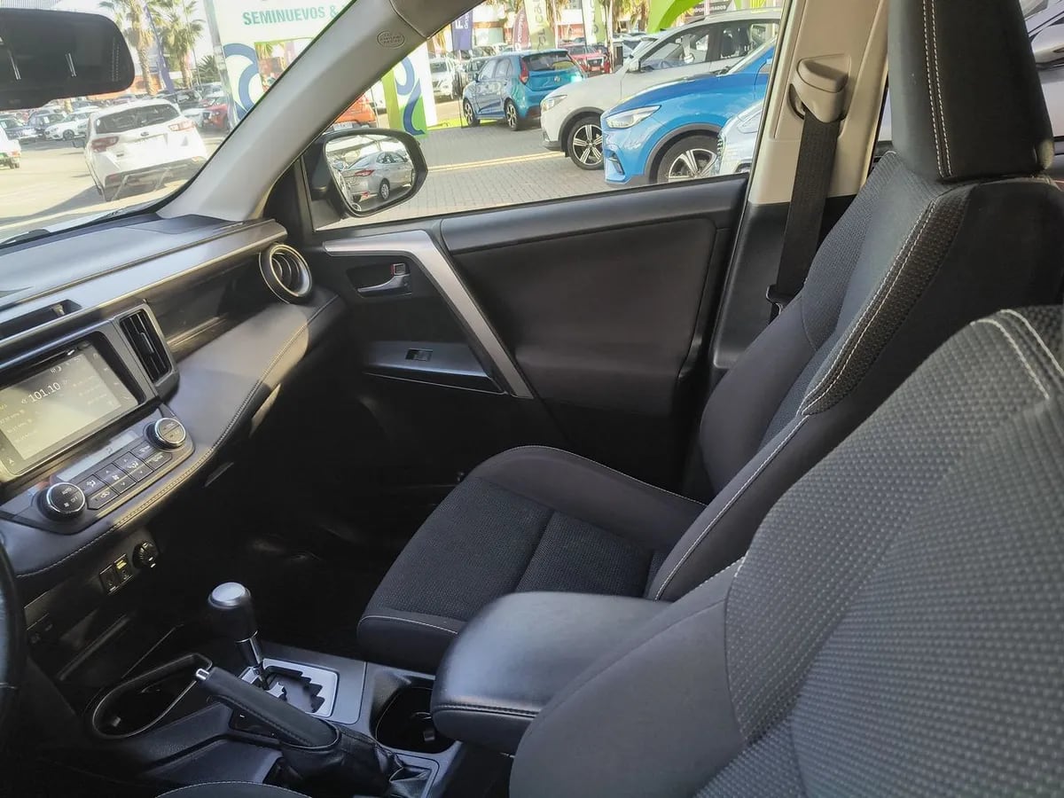 Toyota Rav 4 2.0 4x2 Super Lujo Cvt At 5p año 2019