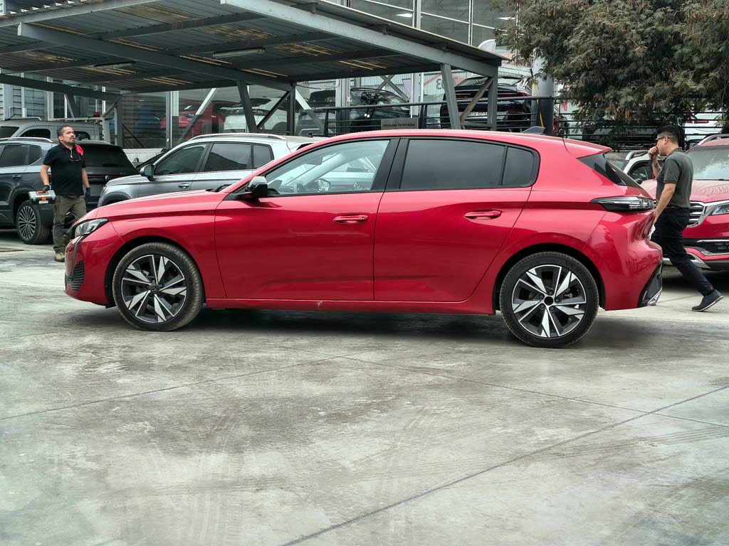 Peugeot 308 Allure año 2024