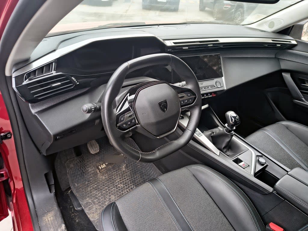 Peugeot 308 Allure año 2024