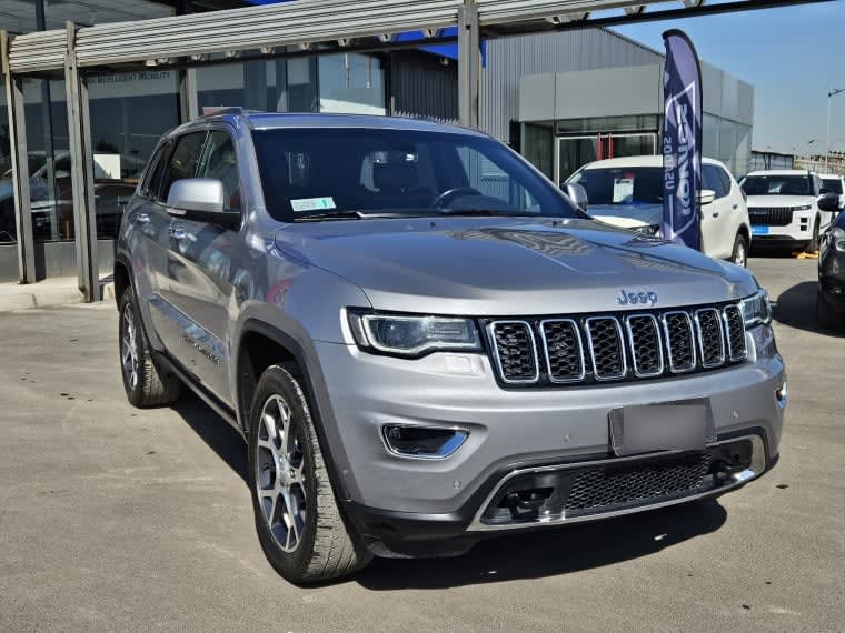 Jeep Grand Cherokee 3.6 Limited Lx At 4x4 año 2022