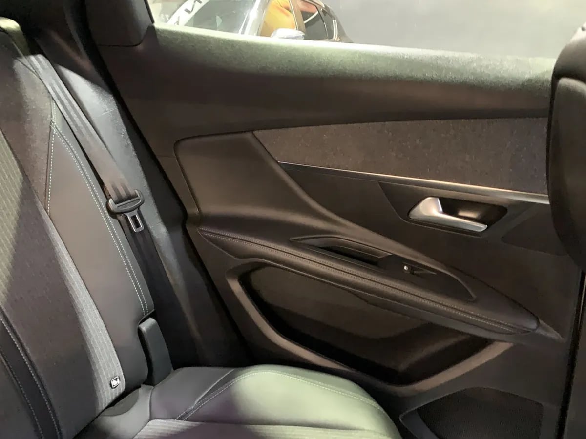 Peugeot 3008 1.5 Allure Pack Bluehdi 130 4x2 Eat8 5p año 2024