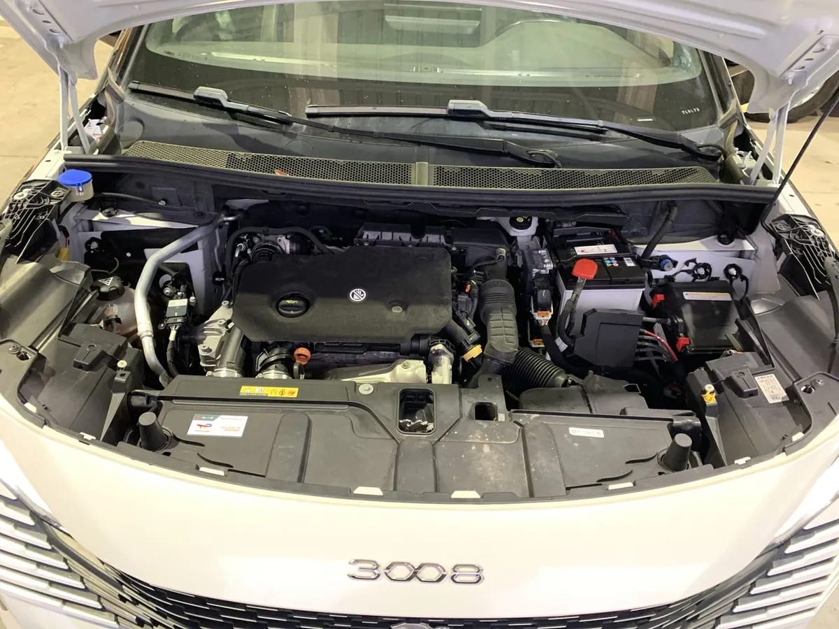 Peugeot 3008 1.5 Allure Pack Bluehdi 130 4x2 Eat8 5p año 2024
