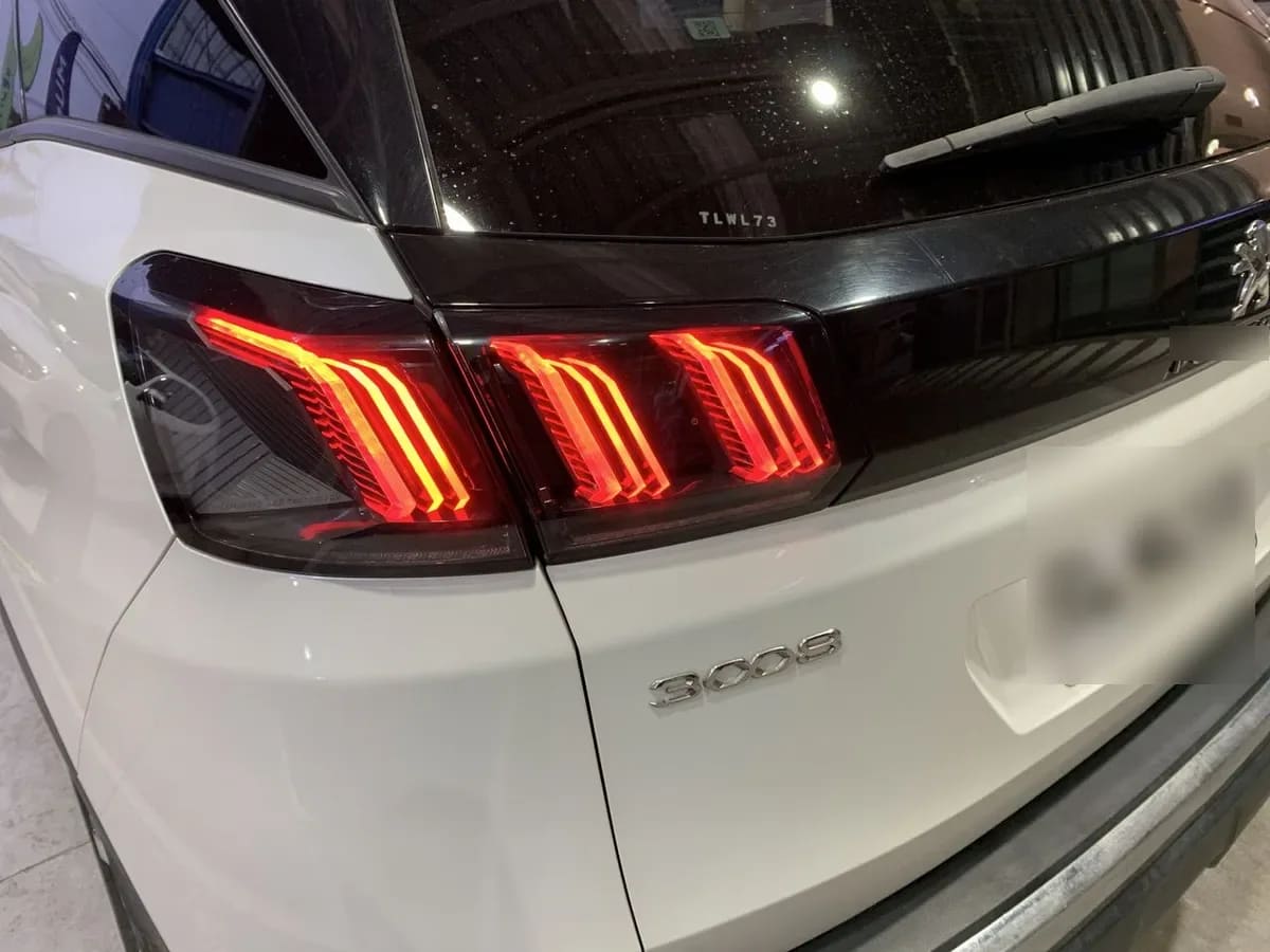 Peugeot 3008 1.5 Allure Pack Bluehdi 130 4x2 Eat8 5p año 2024