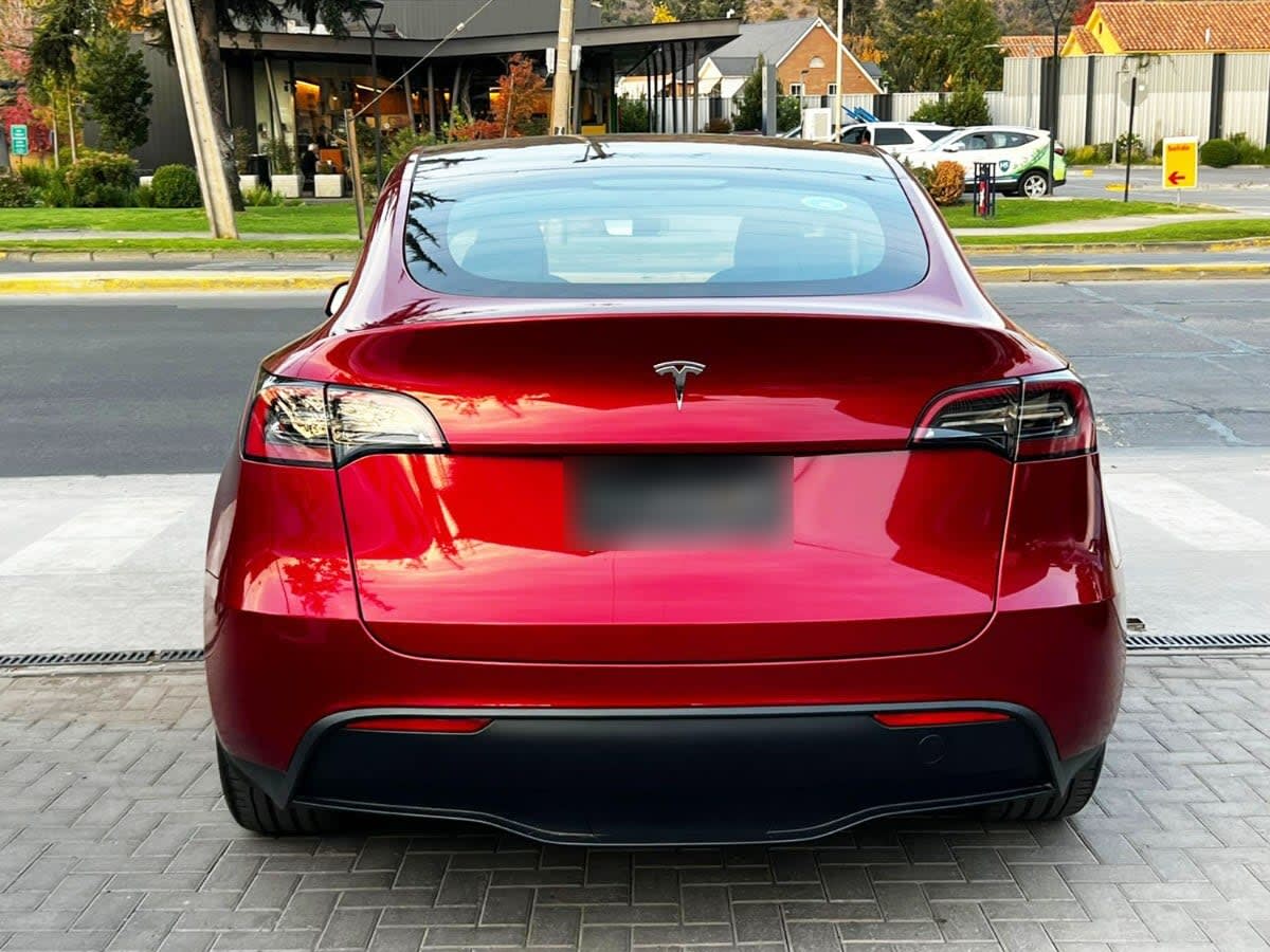 Tesla Model Y Standart Range año 2025