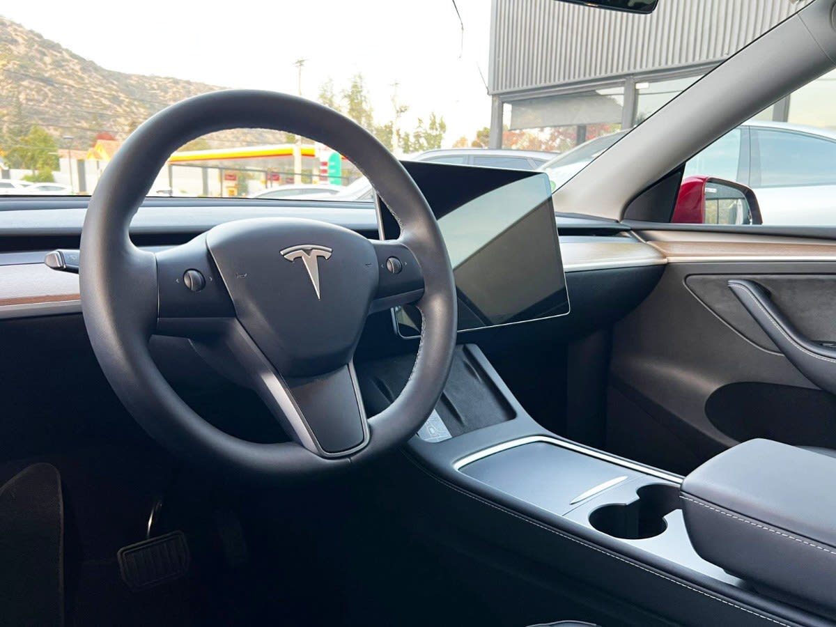 Tesla Model Y Standart Range año 2025
