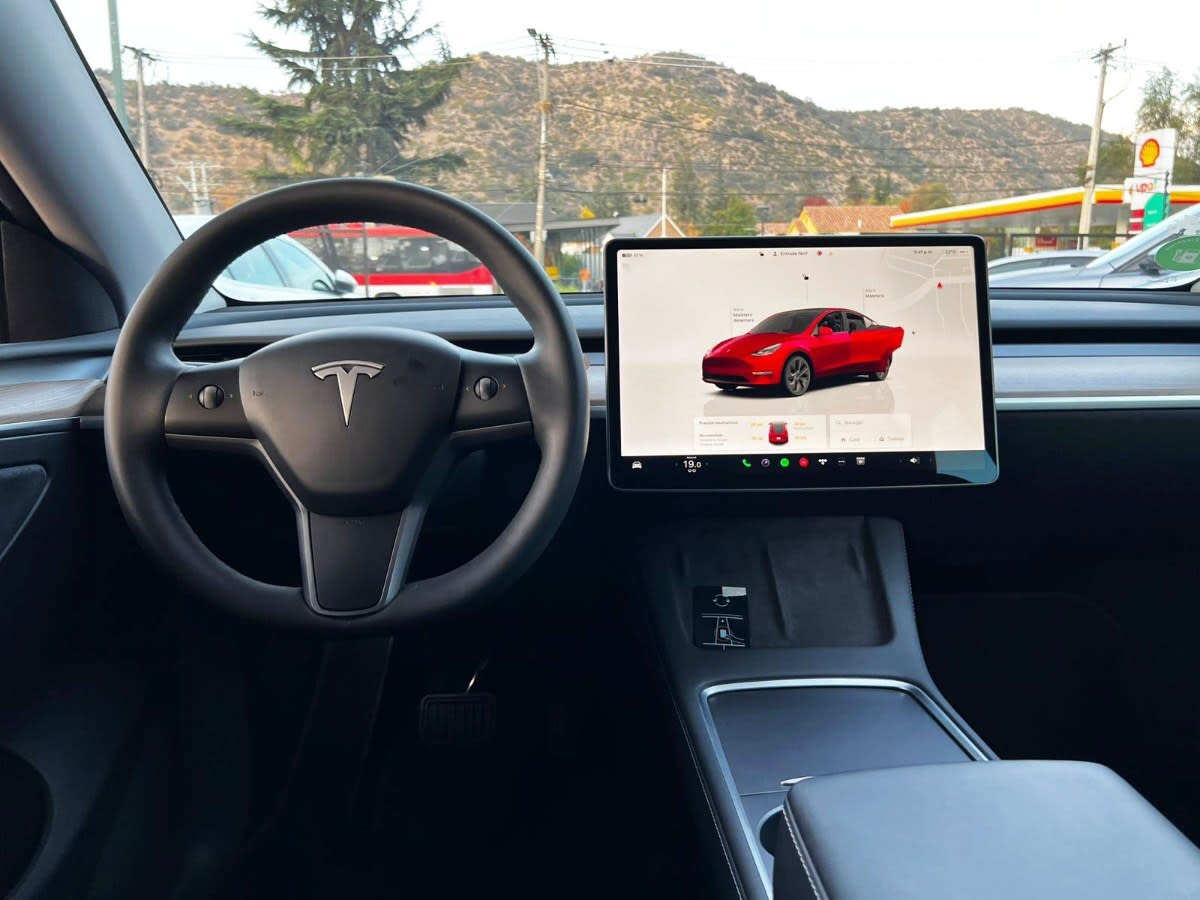 Tesla Model Y Standart Range año 2025