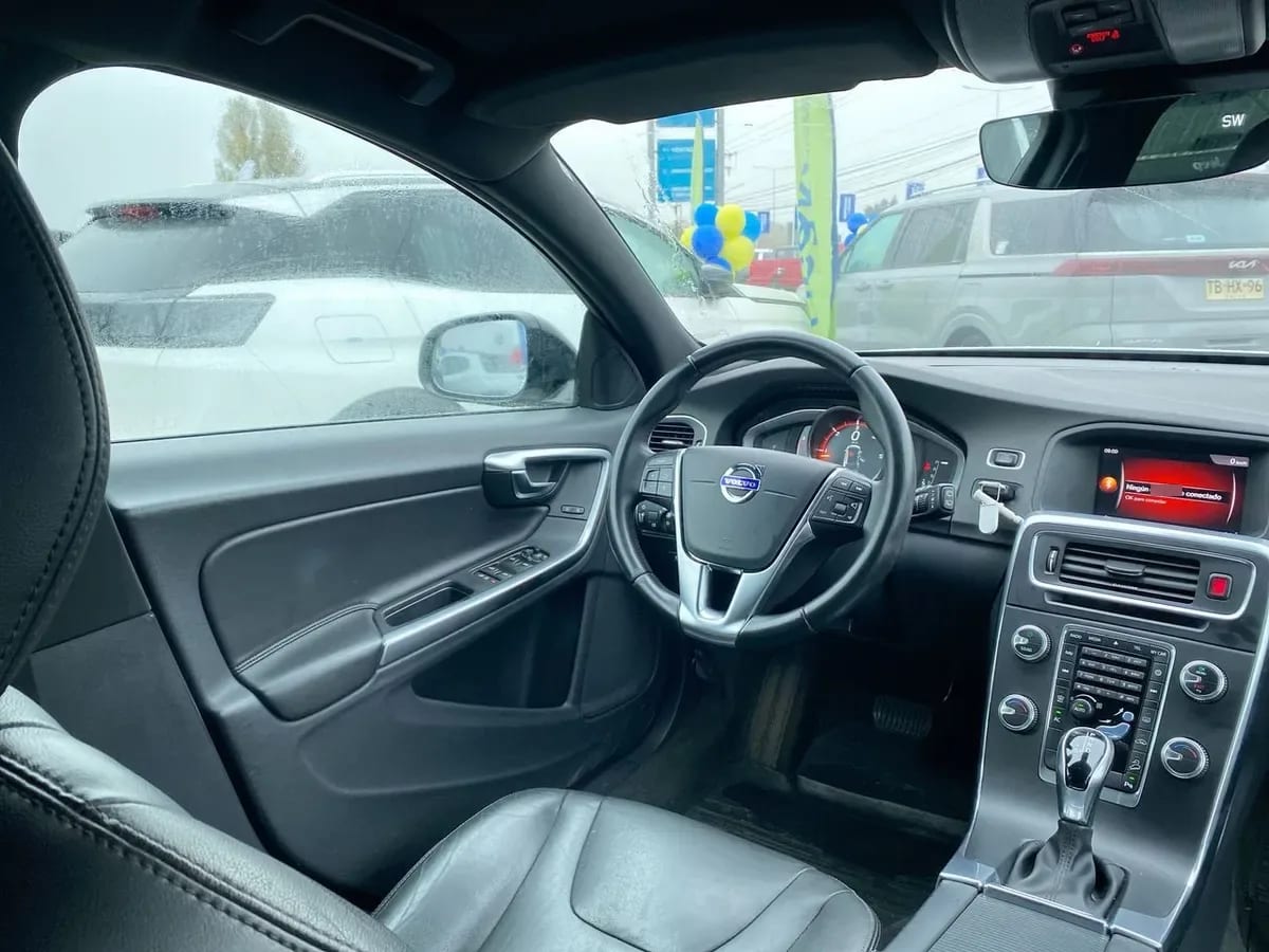 Volvo V60 2.5 D4 Diesel Cross Country Comfort Awd At 5p año 2019