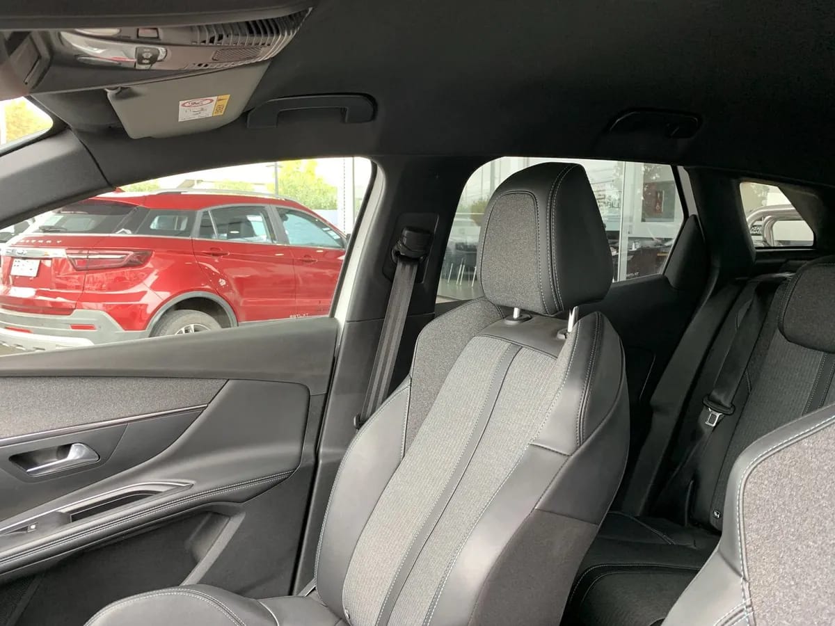 Peugeot 3008 1.5 Allure Pack Bluehdi 130 4x2 Eat8 5p año 2024