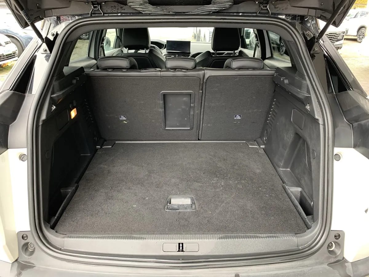 Peugeot 3008 1.5 Allure Pack Bluehdi 130 4x2 Eat8 5p año 2024