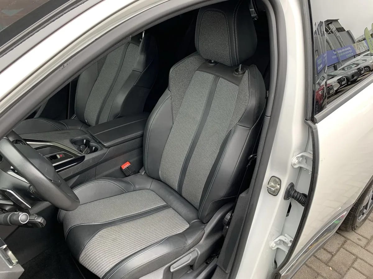 Peugeot 3008 1.5 Allure Pack Bluehdi 130 4x2 Eat8 5p año 2024