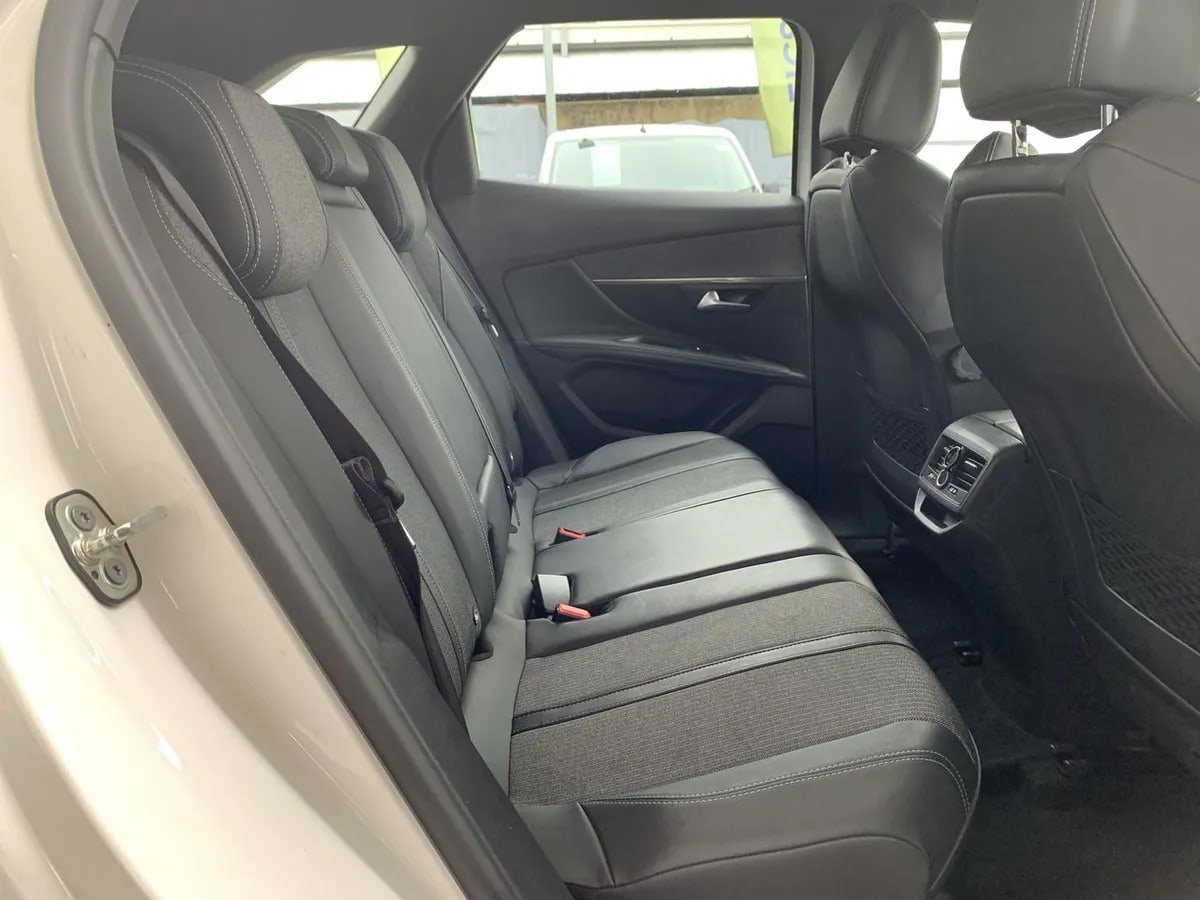 Peugeot 3008 1.5 Allure Pack Bluehdi 130 4x2 Eat8 5p año 2024