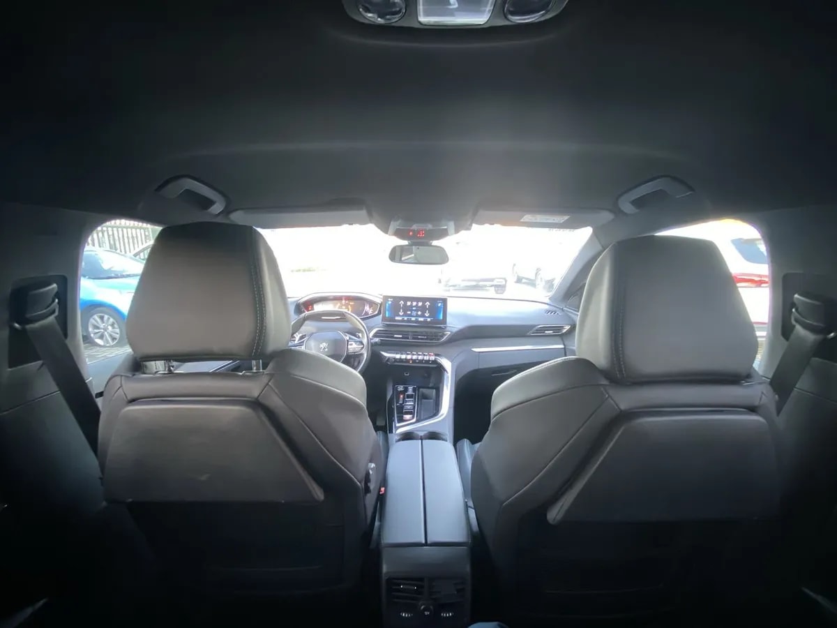 Peugeot 5008 1.5 Allure Pack Bluehdi 130 4x2 Eat8 5p año 2024