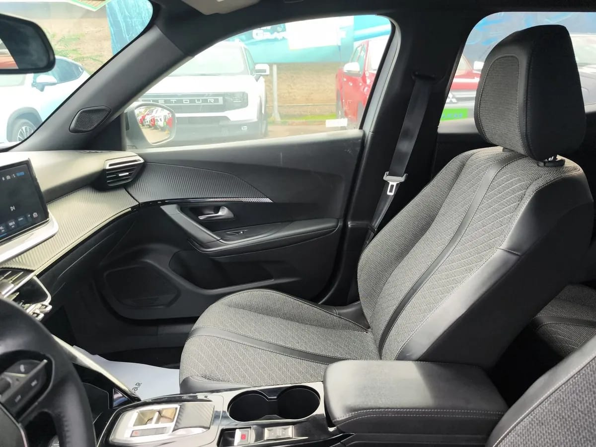 Peugeot 2008 1.5 Allure Pack Bluehdi 130hp Diesel 4x2 Eat8 5p año 2024