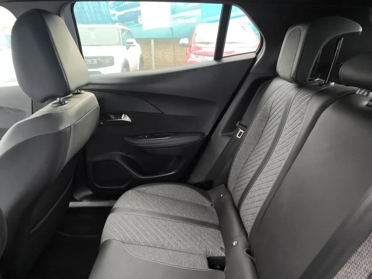 Peugeot 2008 1.5 Allure Pack Bluehdi 130hp Diesel 4x2 Eat8 5p año 2024