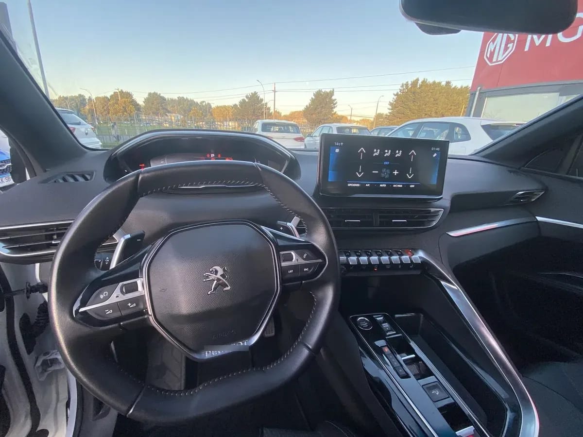 Peugeot 5008 1.5 Allure Pack Bluehdi 130 4x2 Eat8 5p año 2024