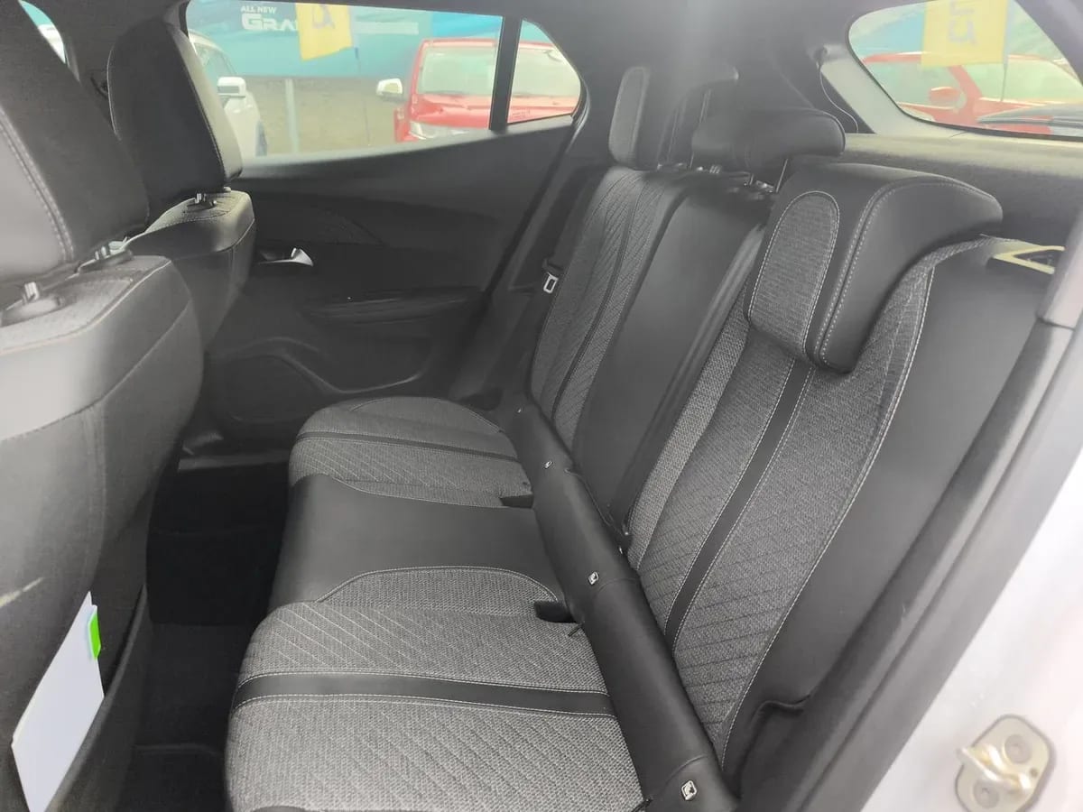 Peugeot 2008 1.5 Allure Pack Bluehdi 130hp Diesel 4x2 Eat8 5p año 2024