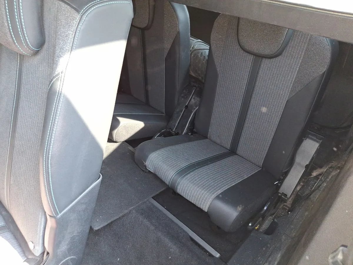Peugeot 5008 1.5 Allure Pack Bluehdi 130 4x2 Eat8 5p año 2024