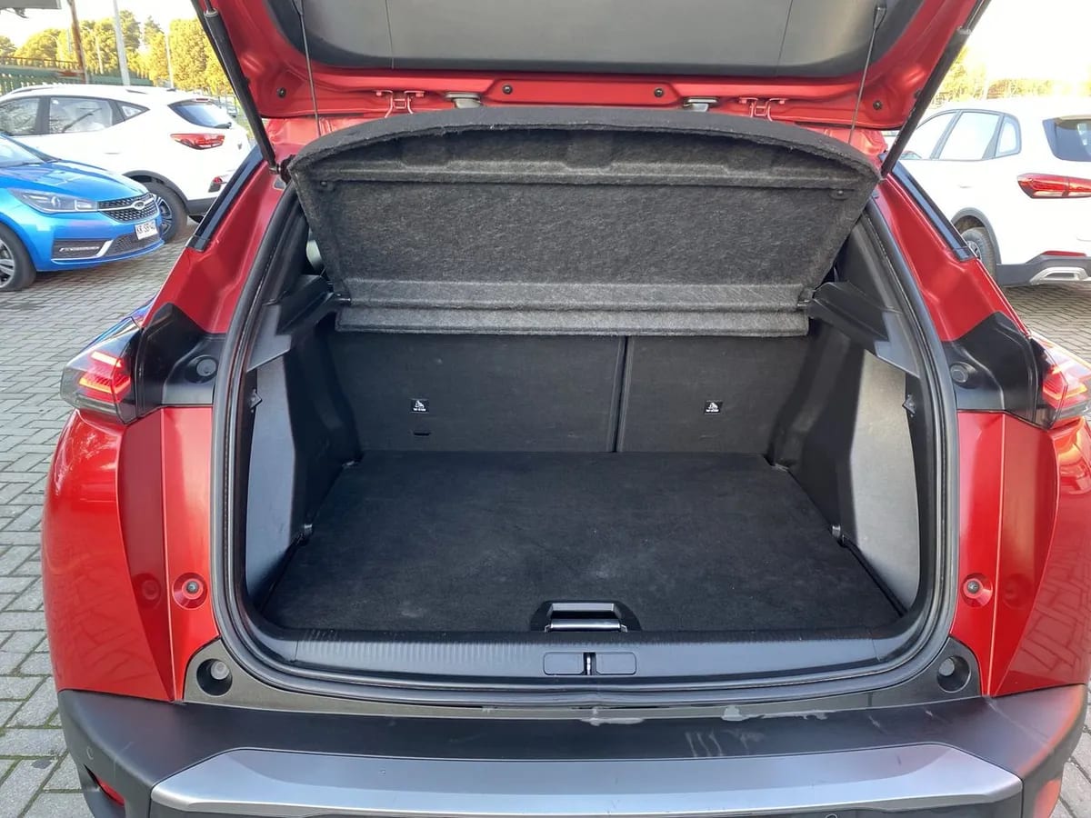 Peugeot 2008 1.5 Allure Pack Bluehdi 130hp Diesel 4x2 Eat8 5p año 2024