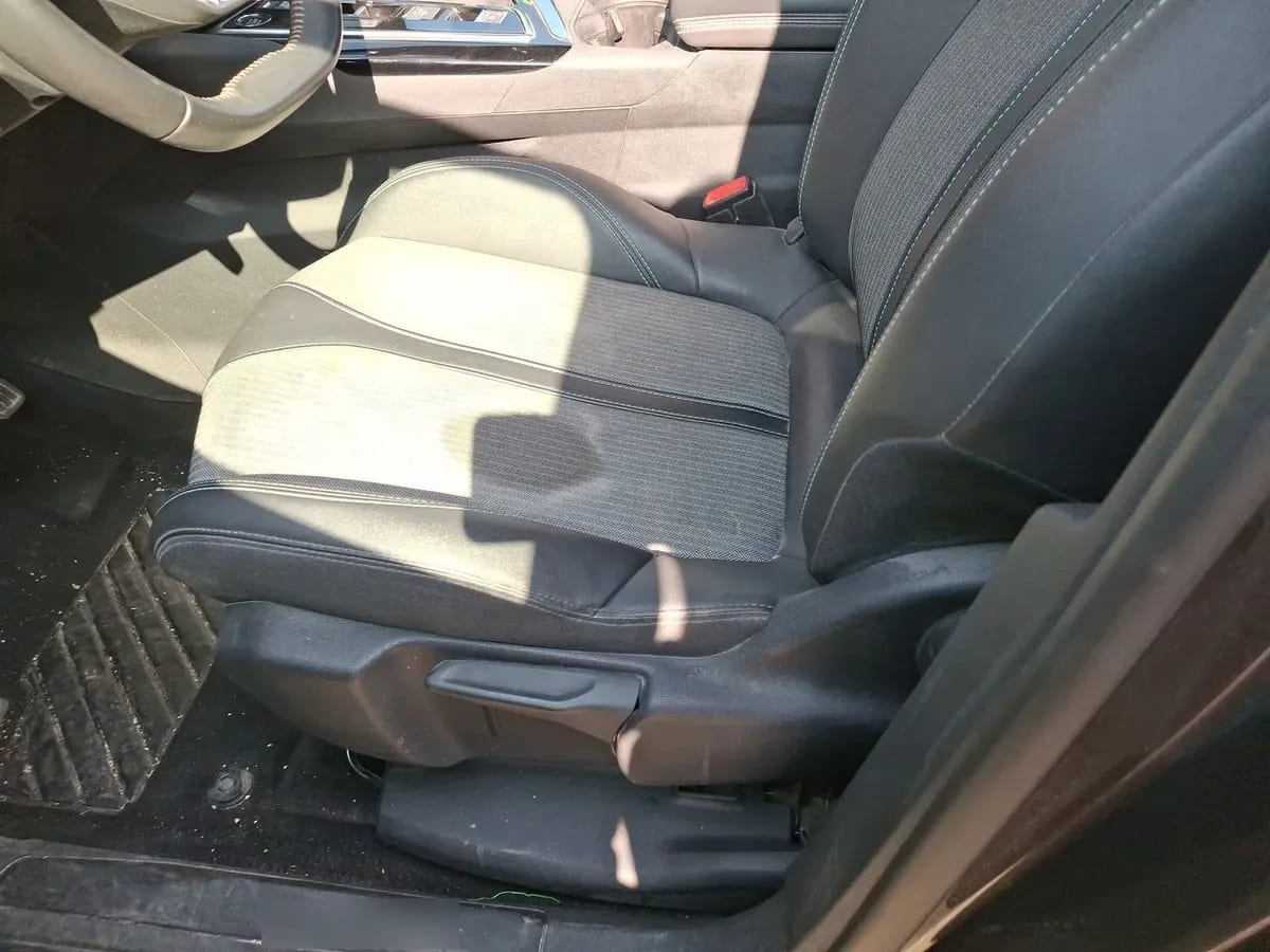 Peugeot 5008 1.5 Allure Pack Bluehdi 130 4x2 Eat8 5p año 2024