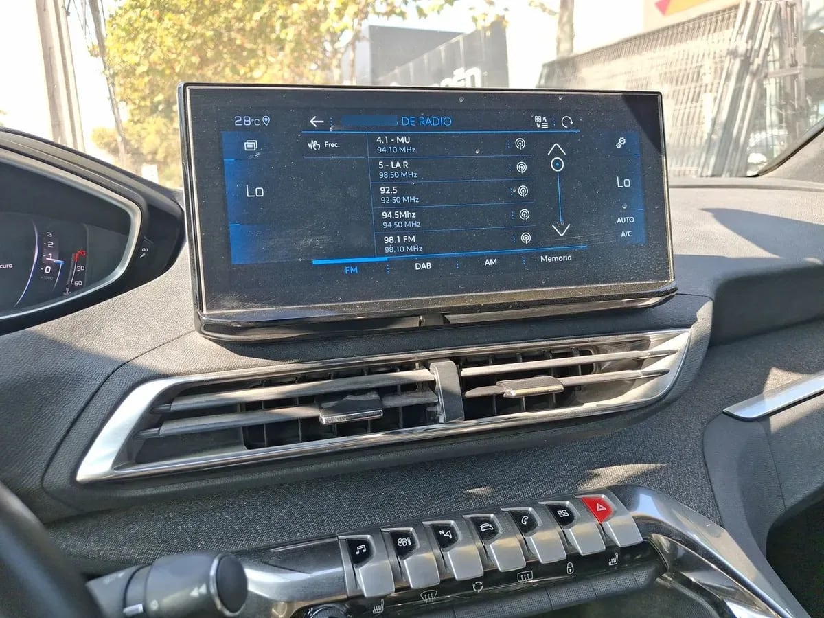 Peugeot 5008 1.5 Allure Pack Bluehdi 130 4x2 Eat8 5p año 2024