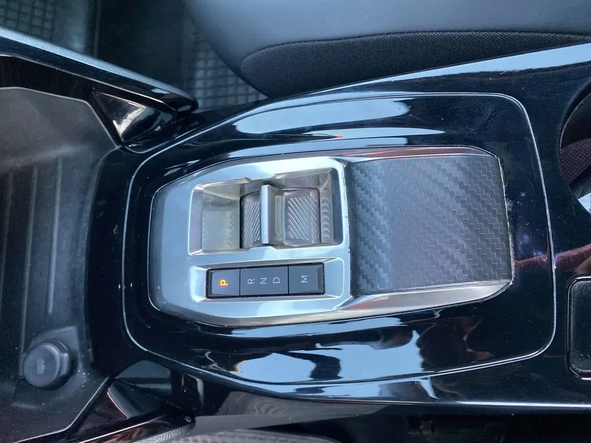 Peugeot 2008 1.5 Allure Pack Bluehdi 130hp Diesel 4x2 Eat8 5p año 2024