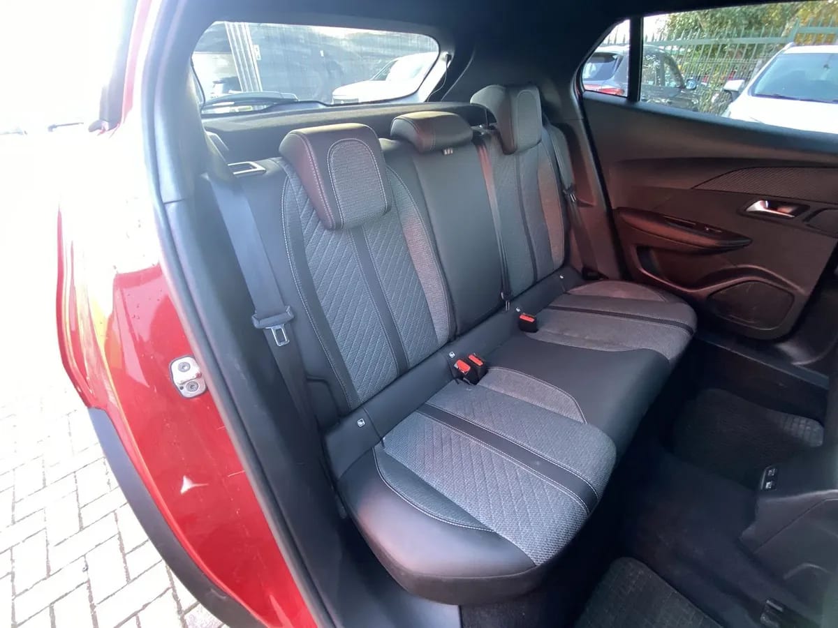 Peugeot 2008 1.5 Allure Pack Bluehdi 130hp Diesel 4x2 Eat8 5p año 2024