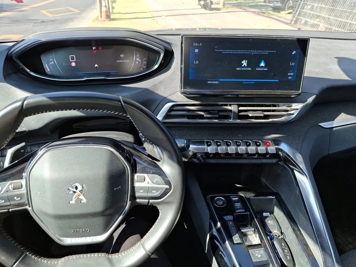 Peugeot 5008 1.5 Allure Pack Bluehdi 130 4x2 Eat8 5p año 2024