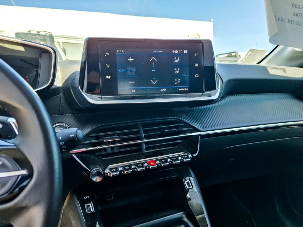 Peugeot 208 Allure año 2023