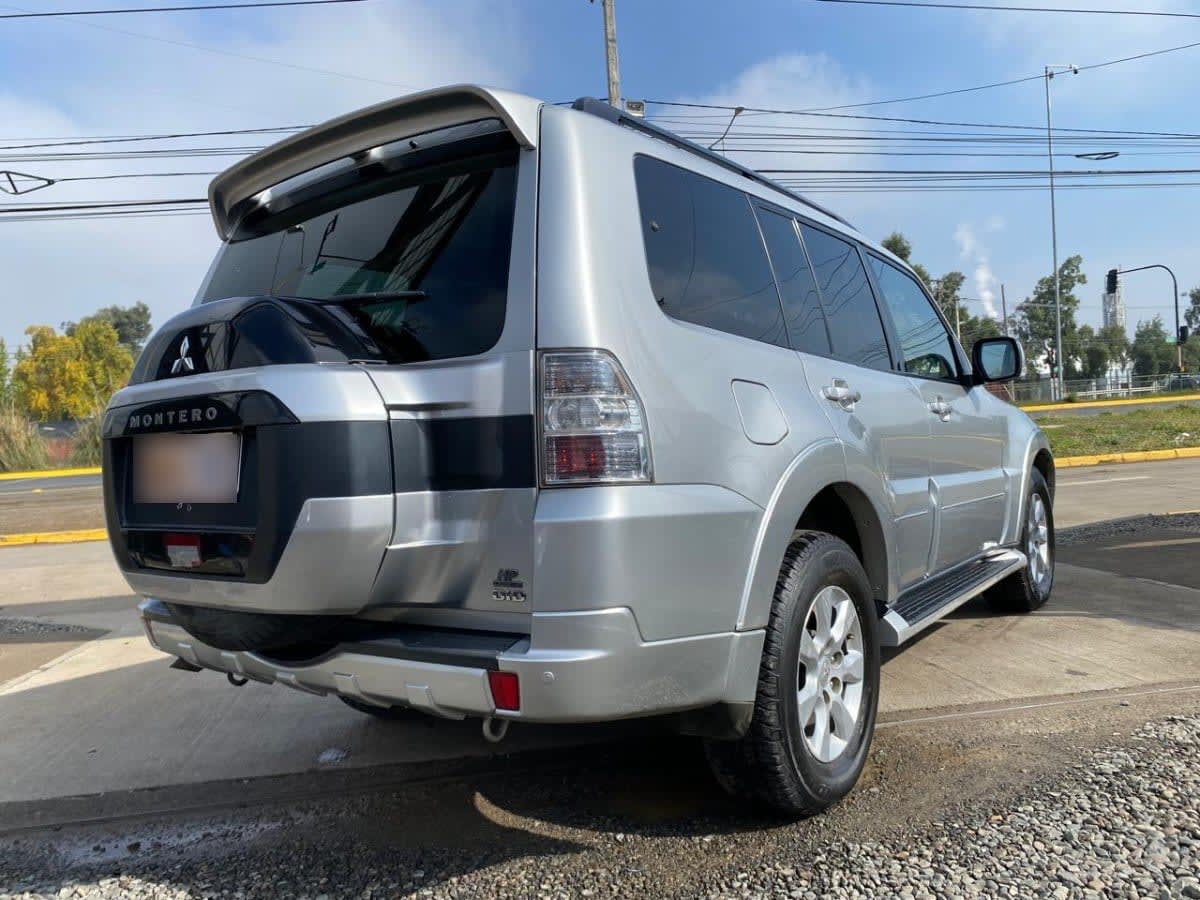 Mitsubishi Montero Largo 3.2 Diesel 4x4 3 Filas año 2019