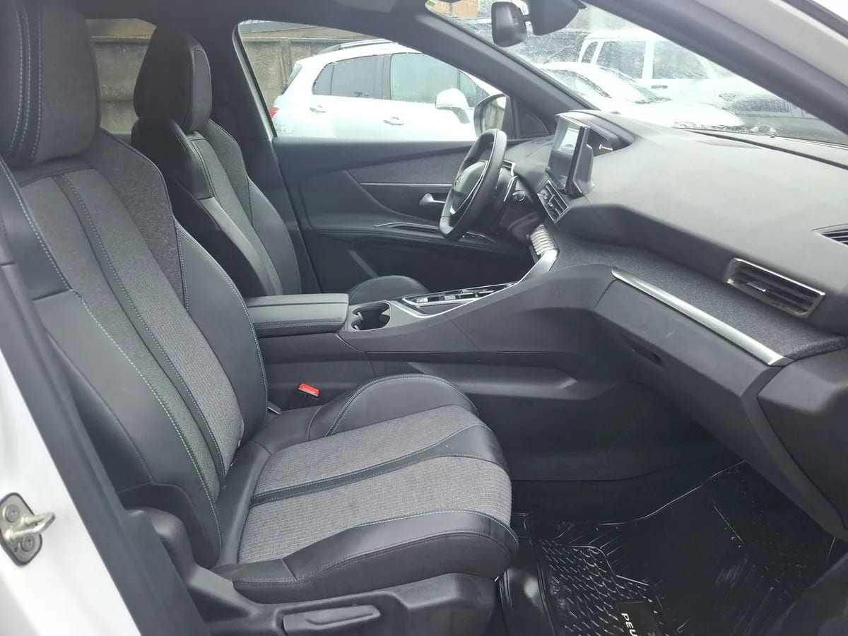 Peugeot 3008 1.5 Allure Pack Bluehdi 130 4x2 Eat8 5p año 2024