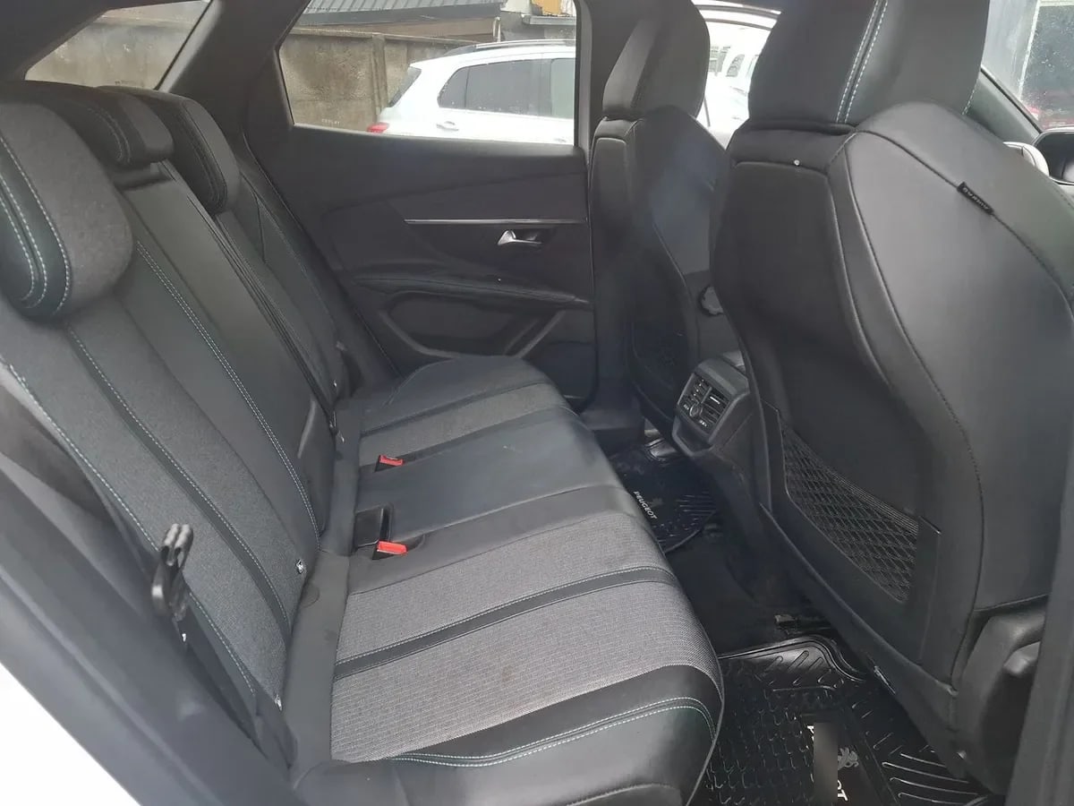 Peugeot 3008 1.5 Allure Pack Bluehdi 130 4x2 Eat8 5p año 2024