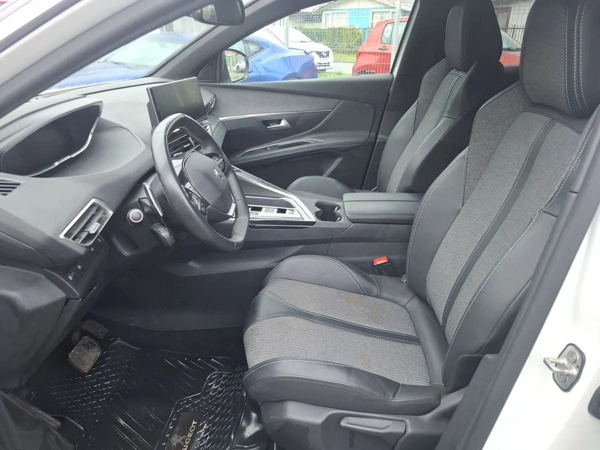 Peugeot 3008 1.5 Allure Pack Bluehdi 130 4x2 Eat8 5p año 2024