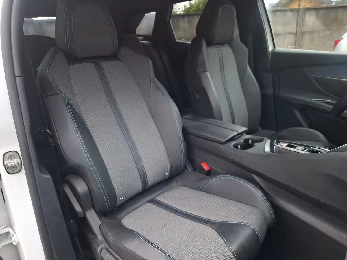 Peugeot 3008 1.5 Allure Pack Bluehdi 130 4x2 Eat8 5p año 2024