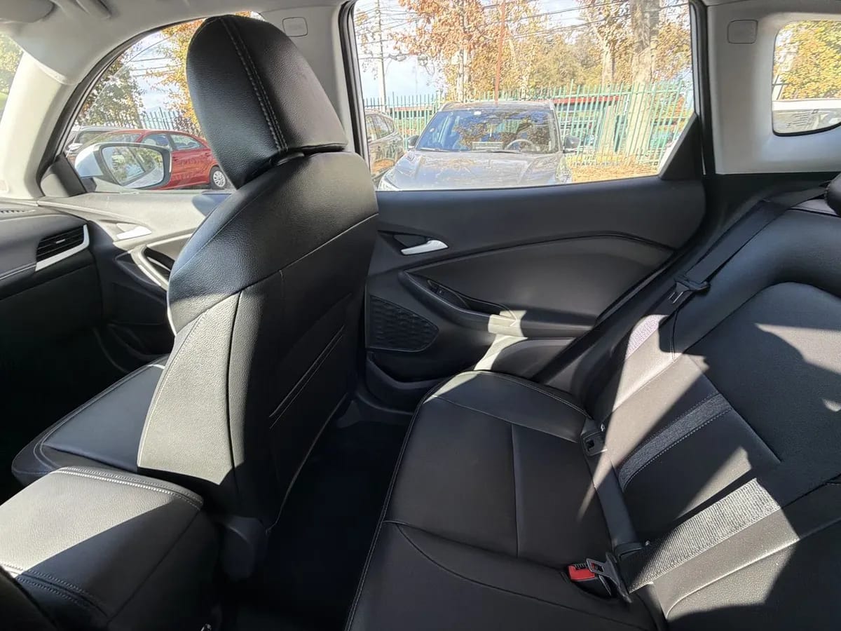 Chevrolet Tracker 1.2t Ltz R 4x2 At 5p año 2026