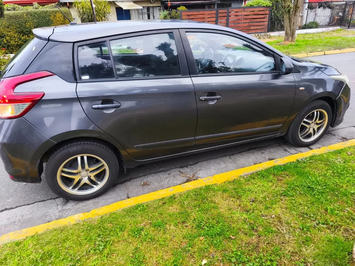 TOYOTA YARIS 1.5 Sedan Xli Mt año 2017